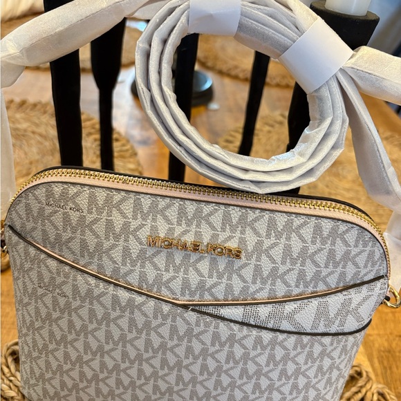 New Authentic Michael Kors Silver Monogram Crossbody Bag - Picture 3 of 10